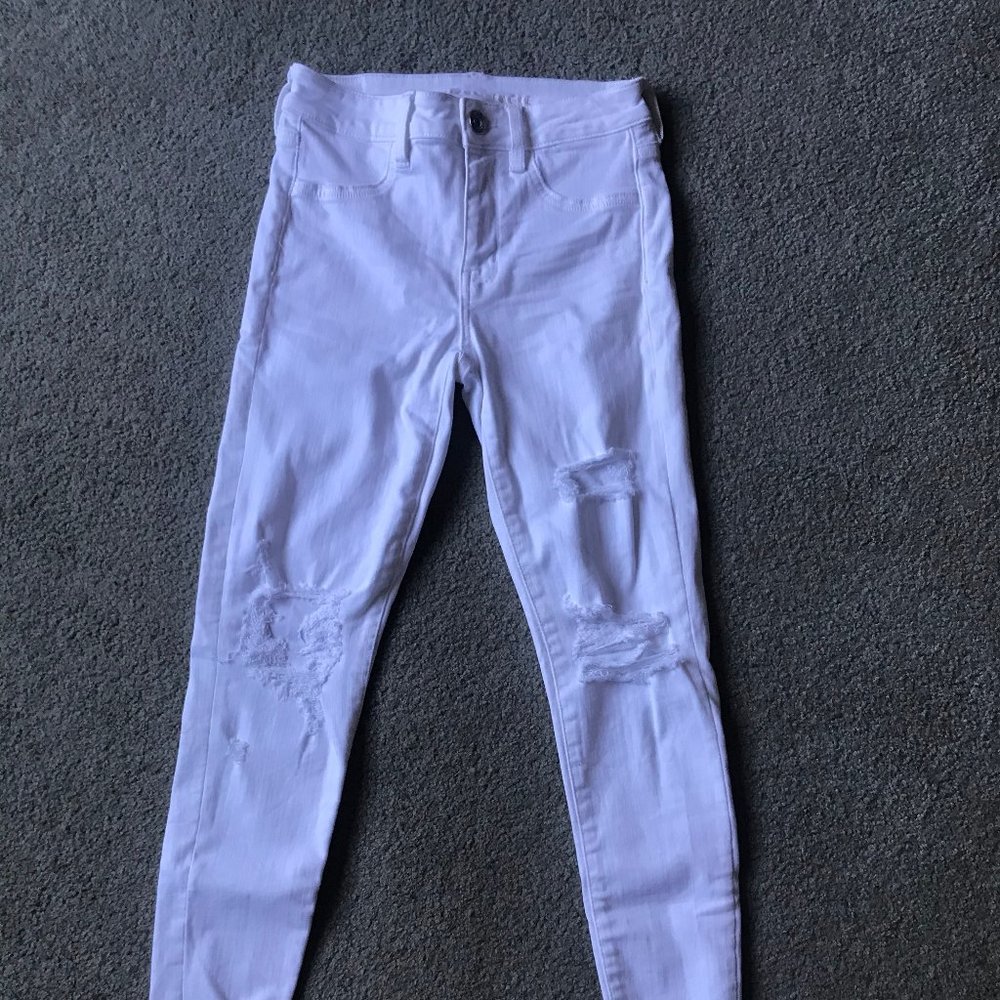 White American Eagle Jeggings w/ rips